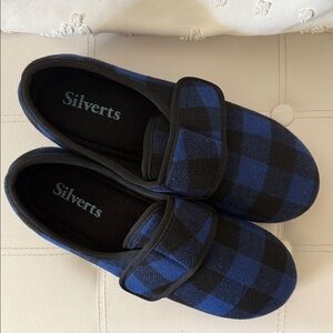 NWOT Silverts Men's Blue and Black Cushioned Plaid Slippers
